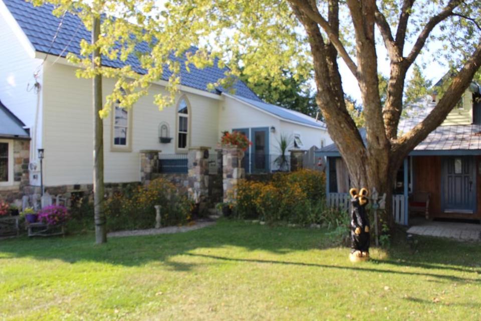 Spry Church Cozy Lions Head